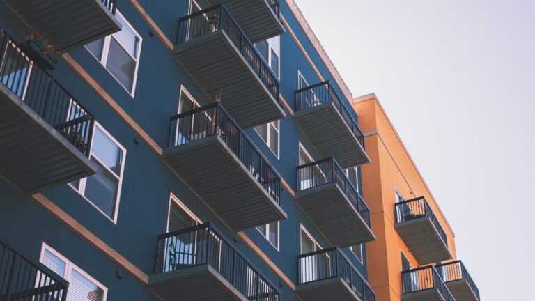 Top Alternatives to Fundrise Crowdfunding Real Estate Platforms